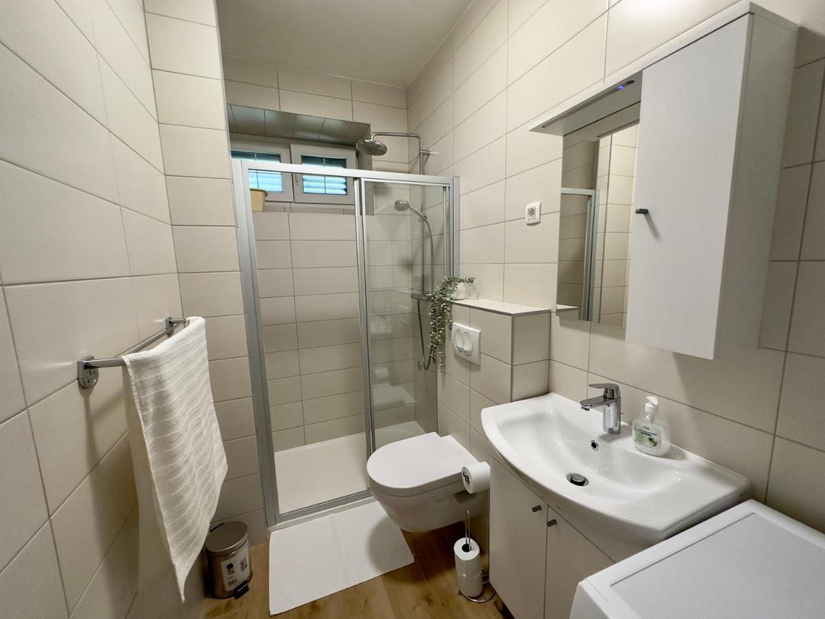 Matek Family & Studio Apartment Rovanjska Exterior photo